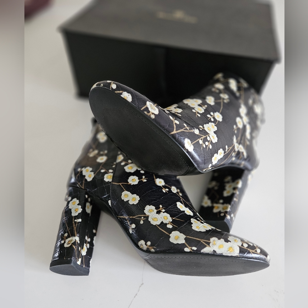 Massimo Dutti Zara Leather Ankle Boots with flowers US 7.5 - Picture 6 of 13